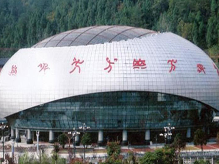 吐鲁番体育中心球形网架加工安装